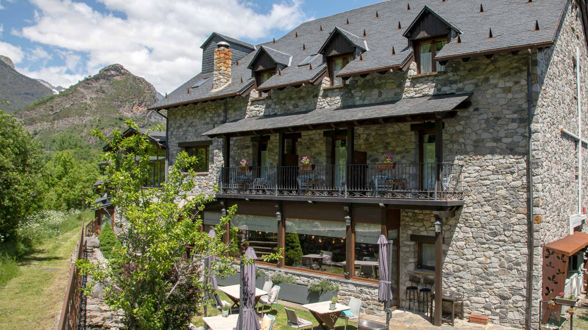 hotel-restaurante-casa-arcas-valle-benasque-home-1