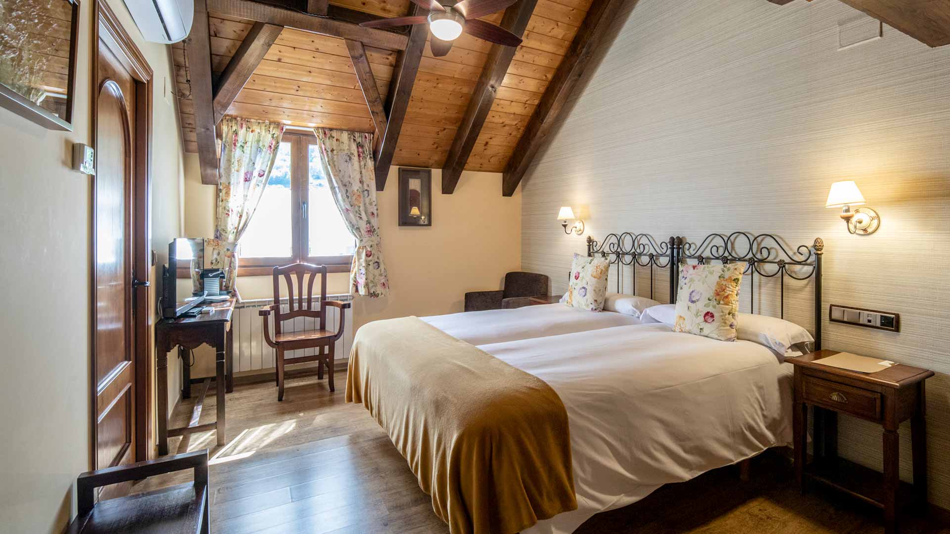 hotel-restaurante-casa-arcas-valle-benasque-home-3